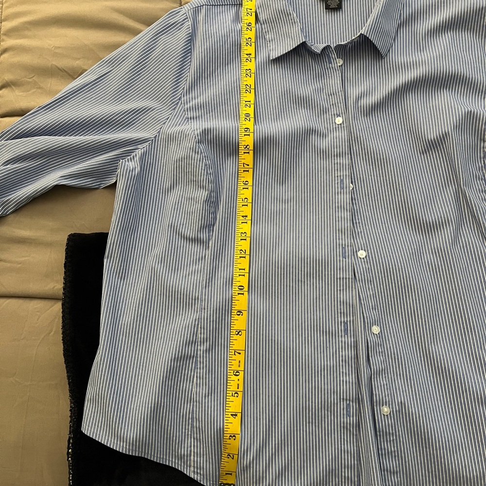 Liz Claiborne Woman’s Blue Pinstripe Shirt - Picture 11 of 13